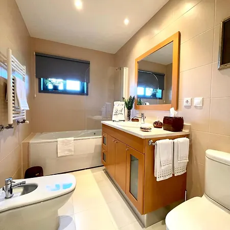 Encantador, Com Piscina E Vista Mar - Ocean View